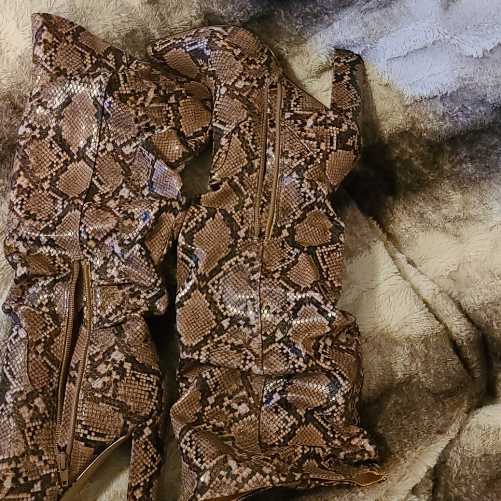 Boots - Picture 2 of 6